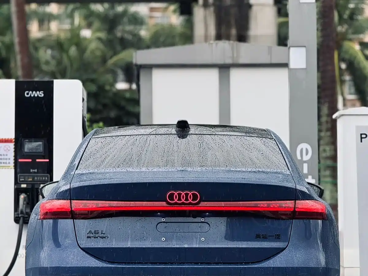Audi A6L e-tron