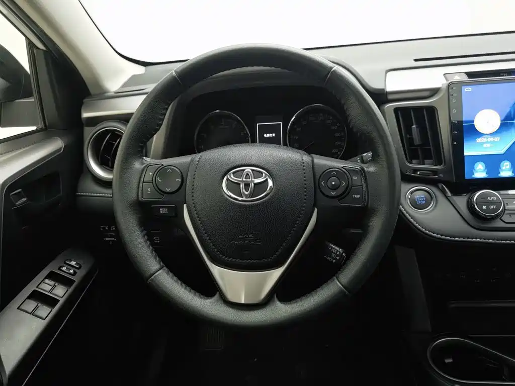 Toyota RAV4 — миниатюра 11