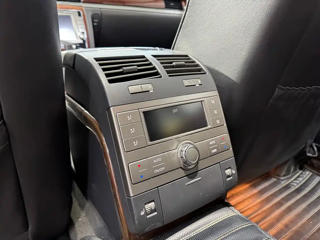 Volkswagen Phaeton — миниатюра 16