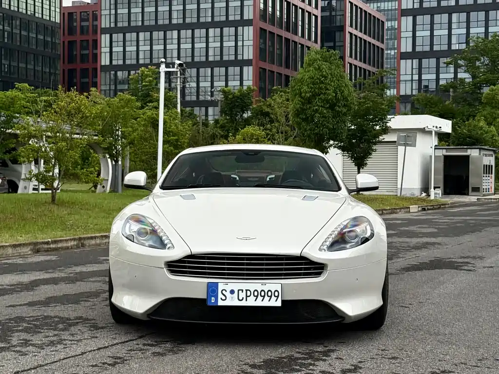 Aston Martin DB9 — миниатюра 2