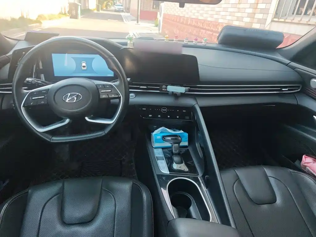 Hyundai Elantra — миниатюра 5