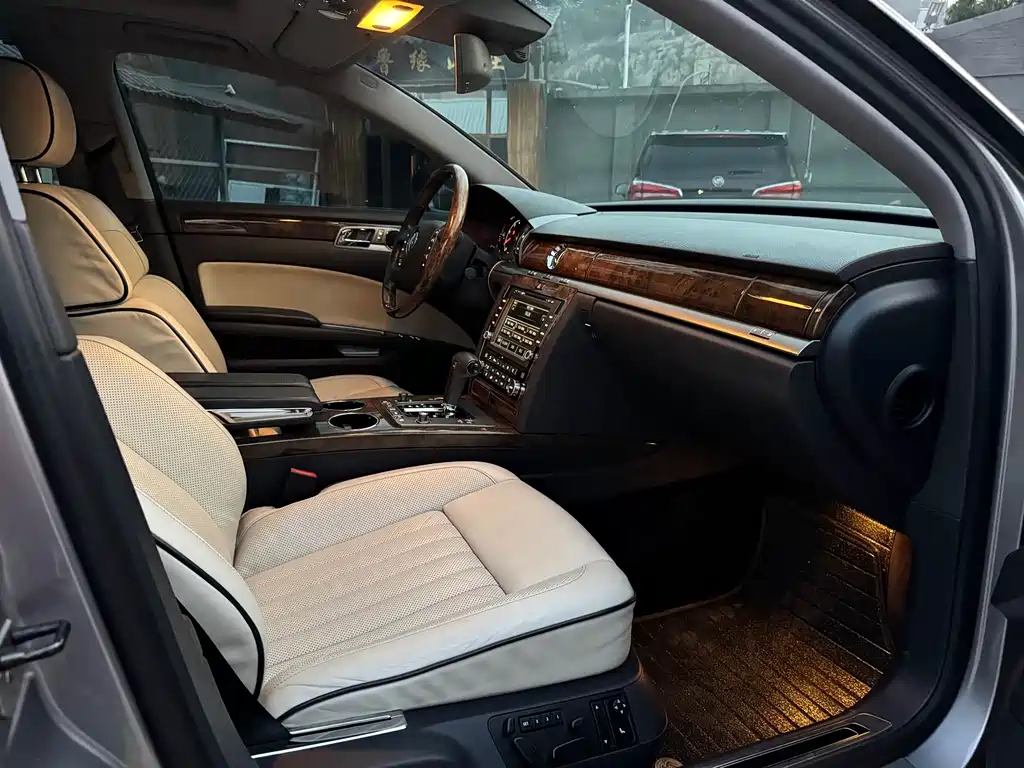 Volkswagen Phaeton 3.6L Premium Custom Type, фото 8