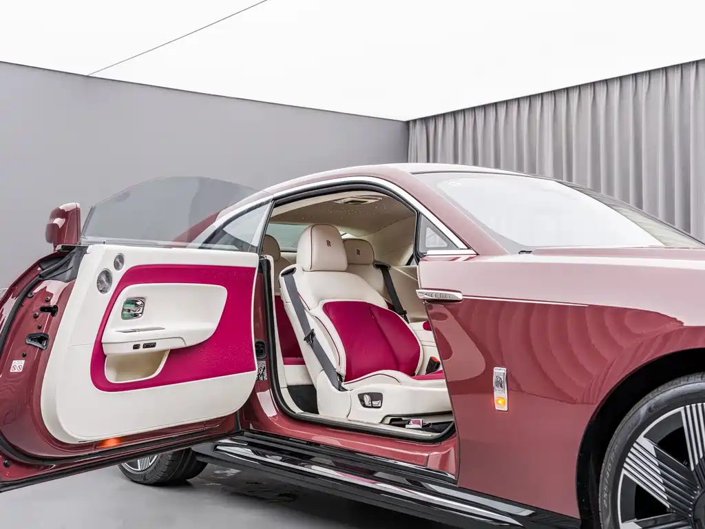 Rolls-Royce Phantom — миниатюра 5