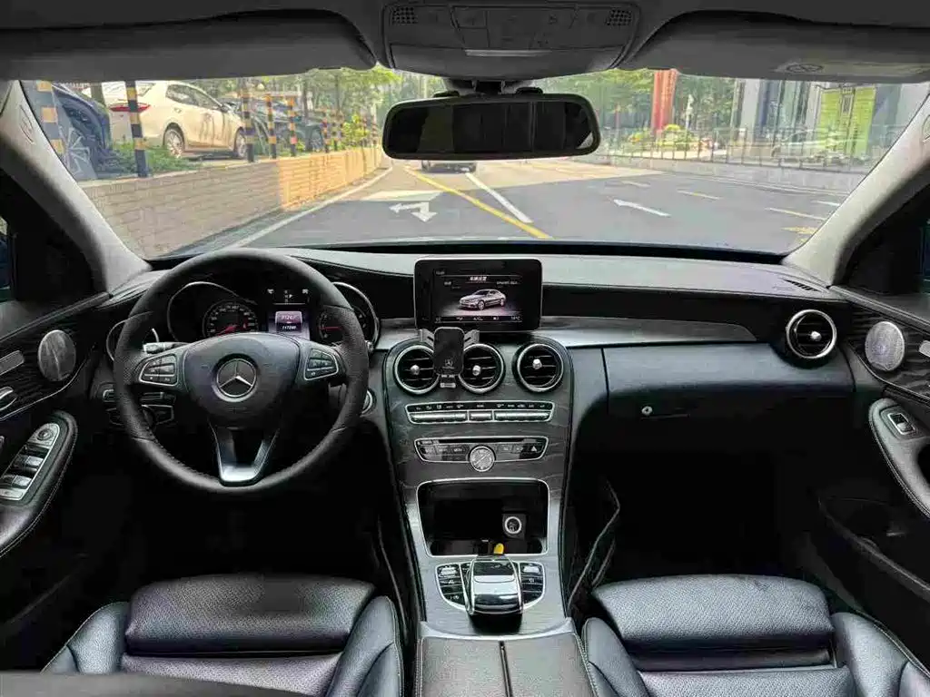 Mercedes-Benz C-Class — миниатюра 7
