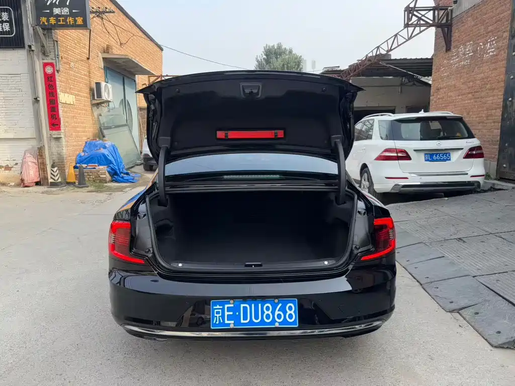 Volvo S90 — миниатюра 16