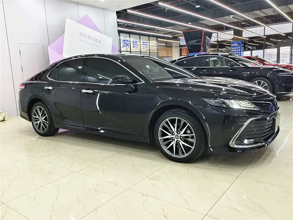 TOYOTA CAMRY