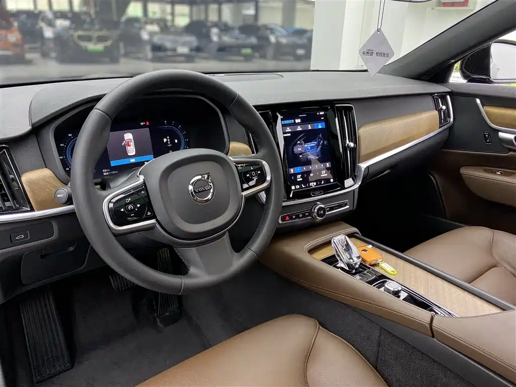 VOLVO S90