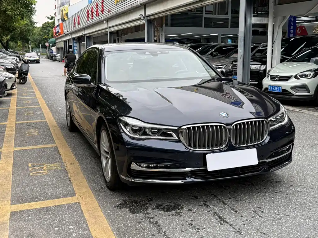 BMW 7 Series — миниатюра 6