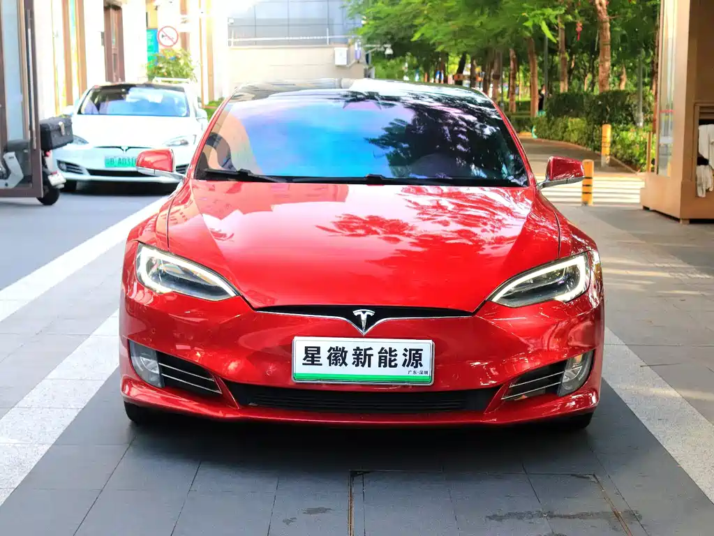 Tesla Model S — миниатюра 2