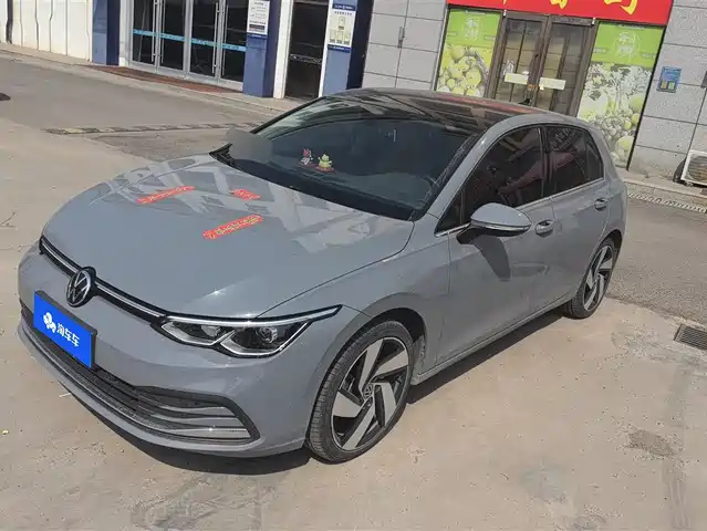 VOLKSWAGEN GOLF