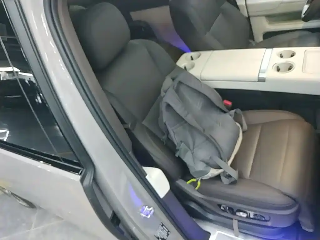 Li Auto Li MEGA — миниатюра 25