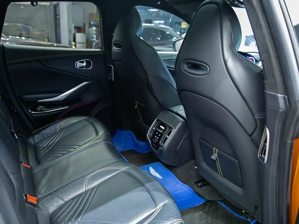 Aston Martin DBX 2022 3.0T STRAIGHT-SIX