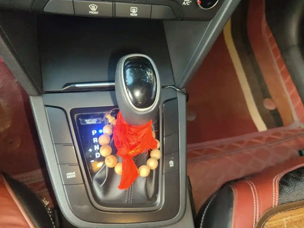 Hyundai Elantra — миниатюра 10