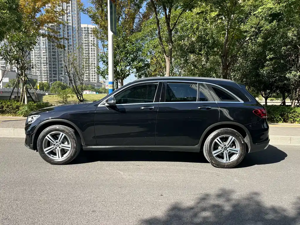 MERCEDES-BENZ GLC