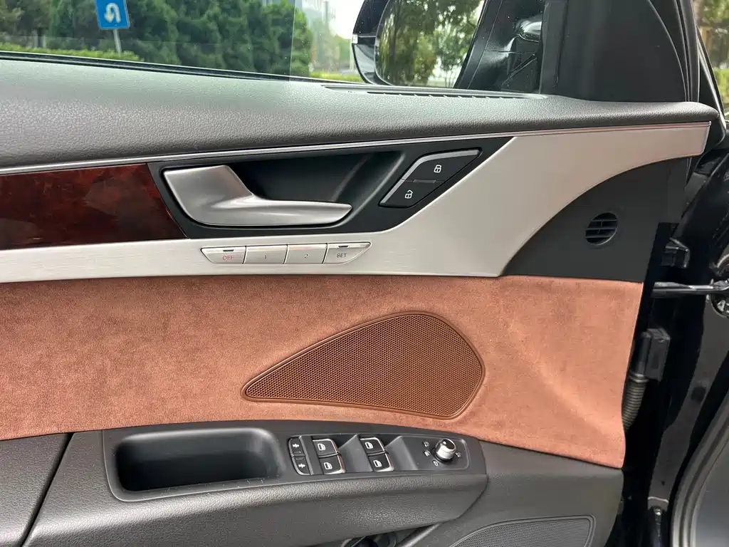 Audi A8 — миниатюра 7