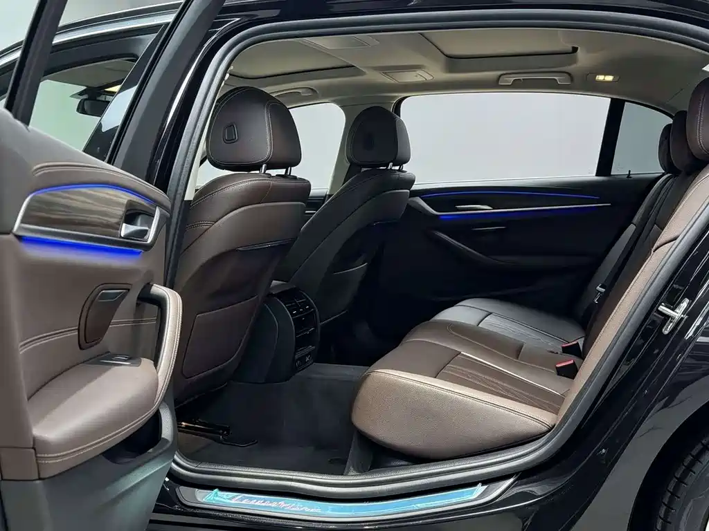 BMW 5 Series — миниатюра 5