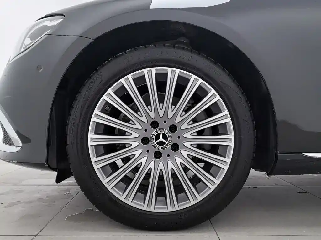 Mercedes-Benz E-Class — миниатюра 17