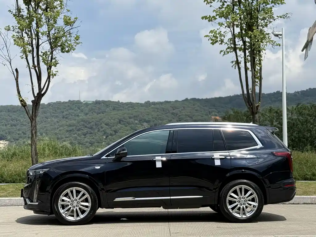 Cadillac XT6 2022 2.0T мест Luxury