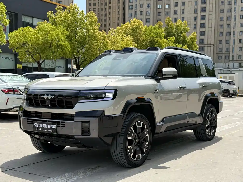 Fang Cheng Bao Leopard 8 2025