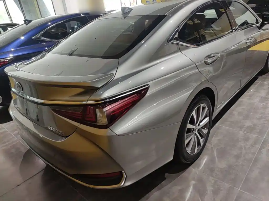 Lexus ES — миниатюра 7