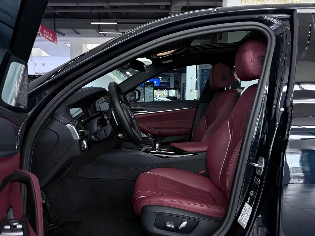 BMW 5 Series — миниатюра 6
