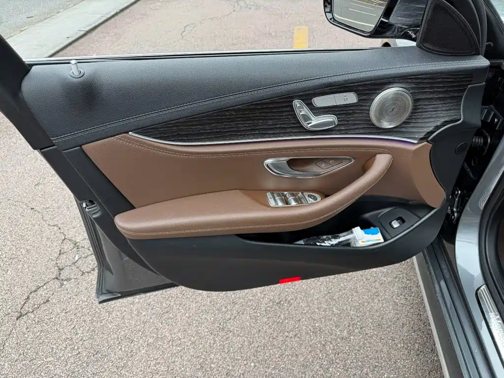 Mercedes-Benz E-Class — миниатюра 6