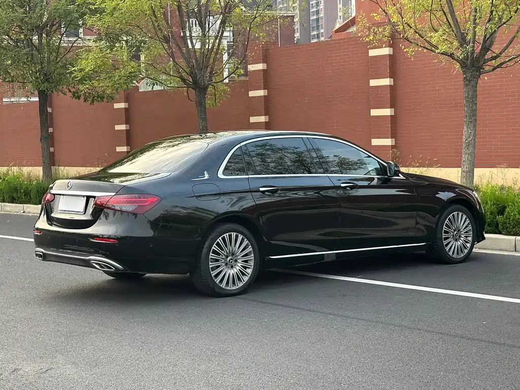 Mercedes-Benz E-Class — миниатюра 7