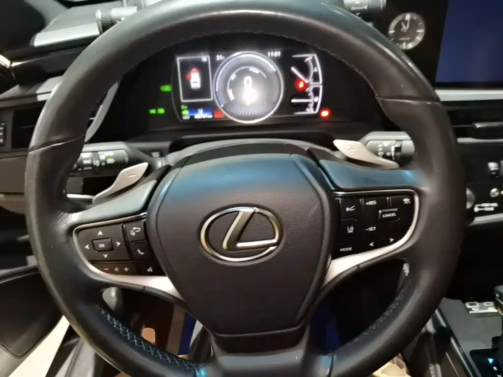 Lexus ES — миниатюра 11