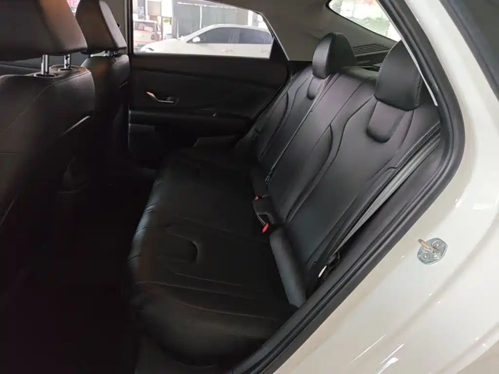 Hyundai Elantra — миниатюра 17