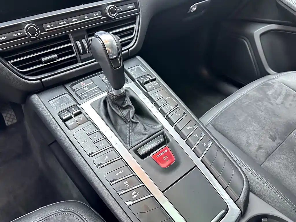 Porsche Macan — миниатюра 8