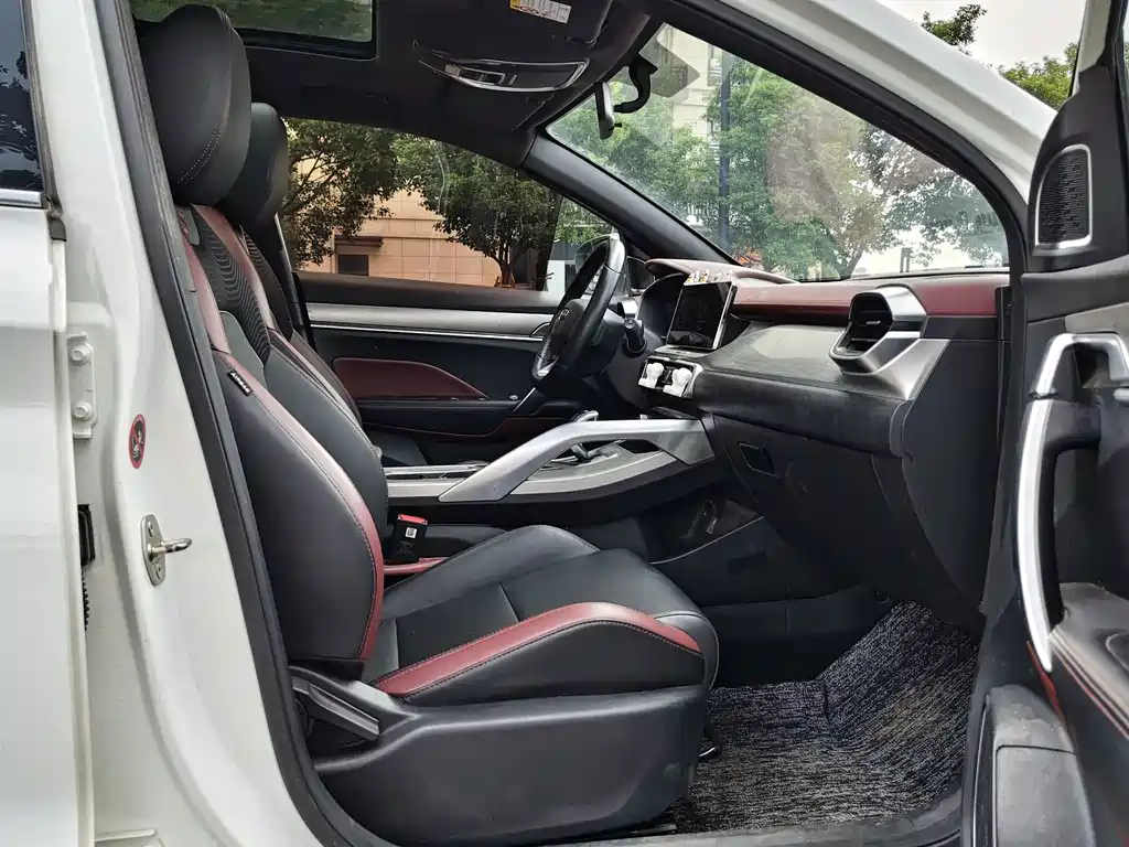 Geely Binyue — миниатюра 12