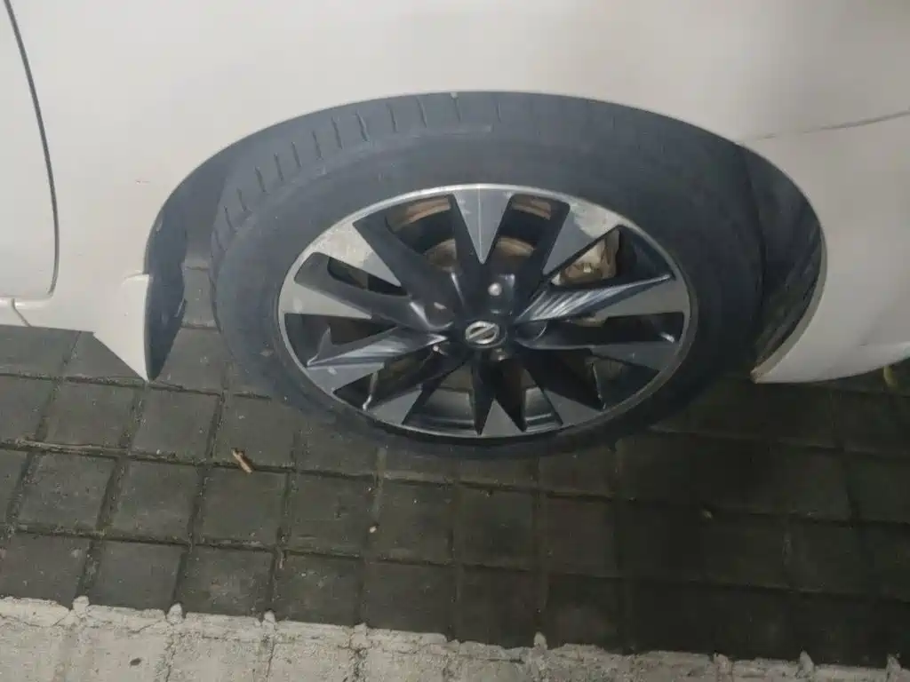Nissan Bluebird — миниатюра 8