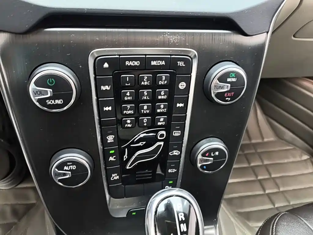 Volvo V40 — миниатюра 13