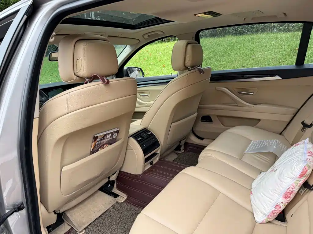 BMW 5 Series — миниатюра 11