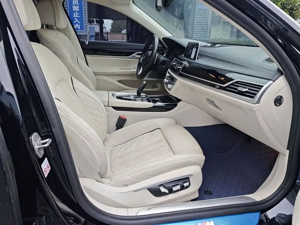 BMW 7 Series — миниатюра 5