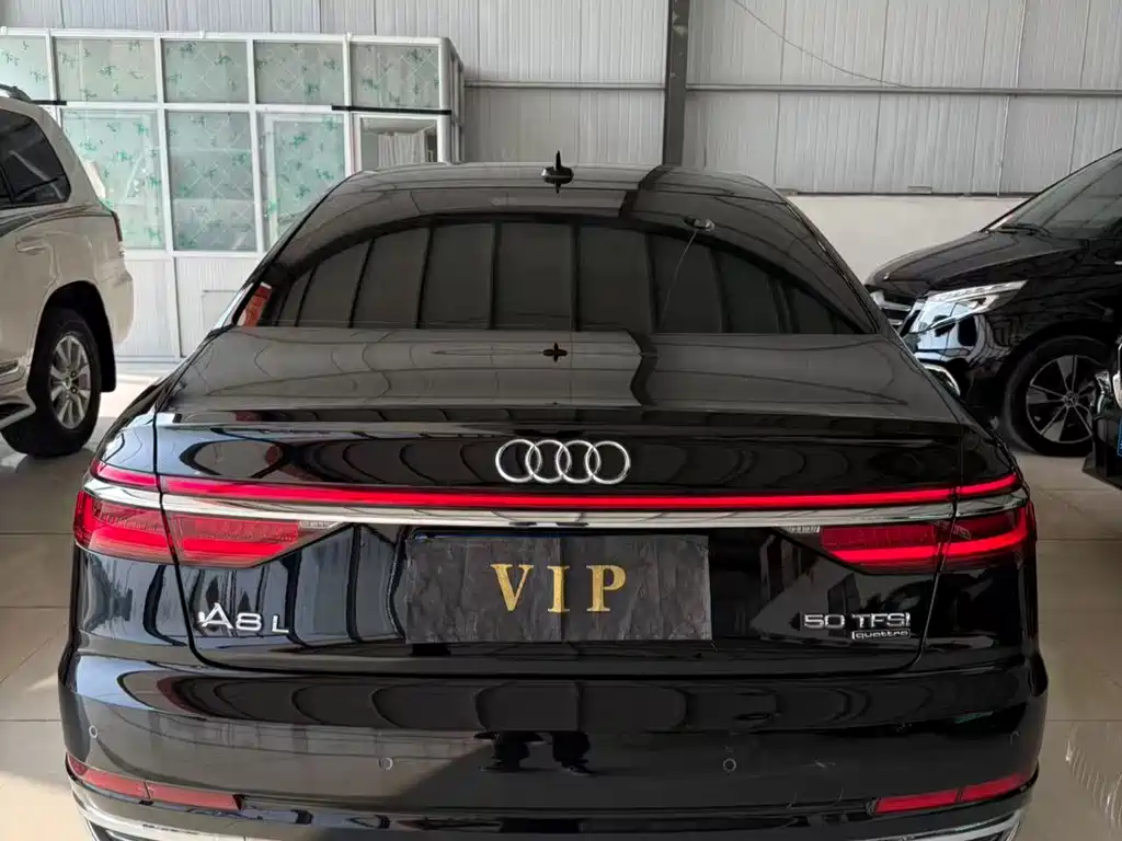AUDI A8