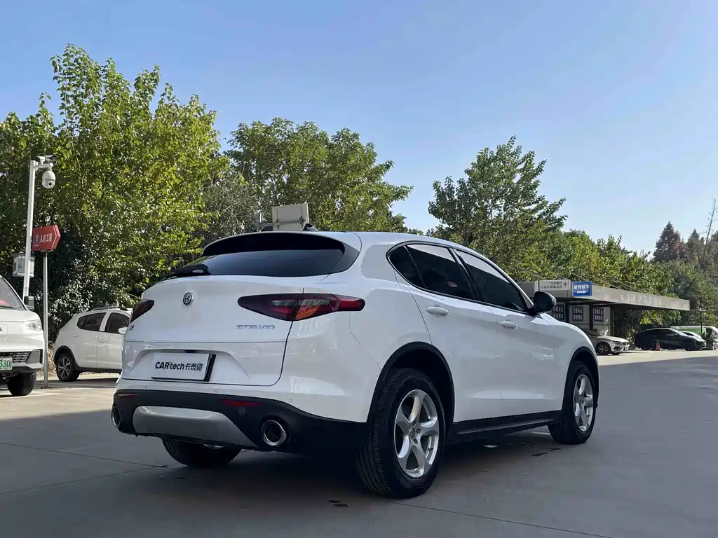 Alfa Romeo Stelvio 2017 2.0T 200HP Elite