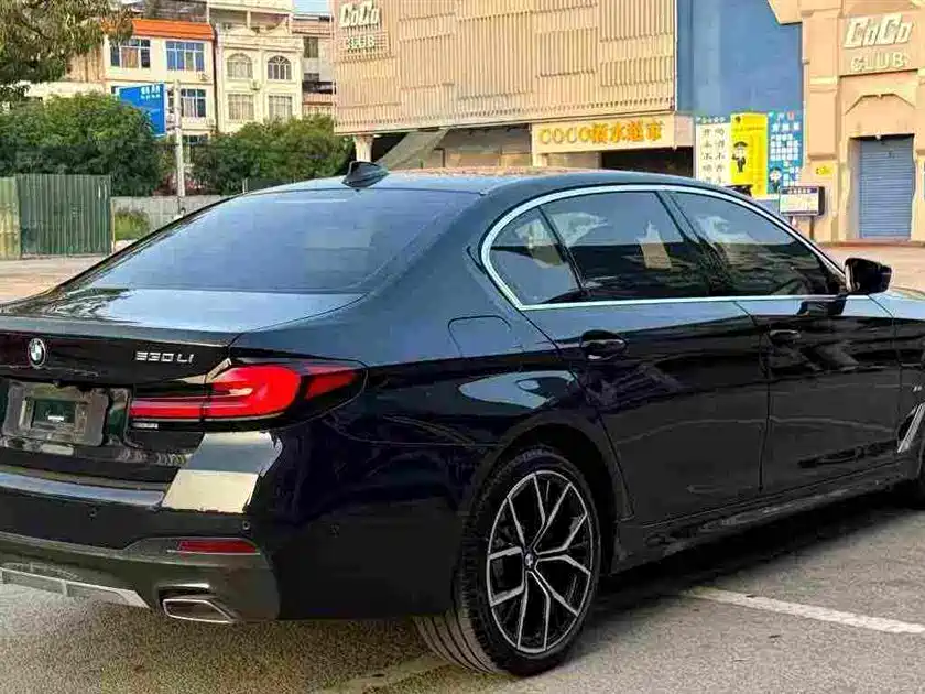 BMW 5 Series — миниатюра 9
