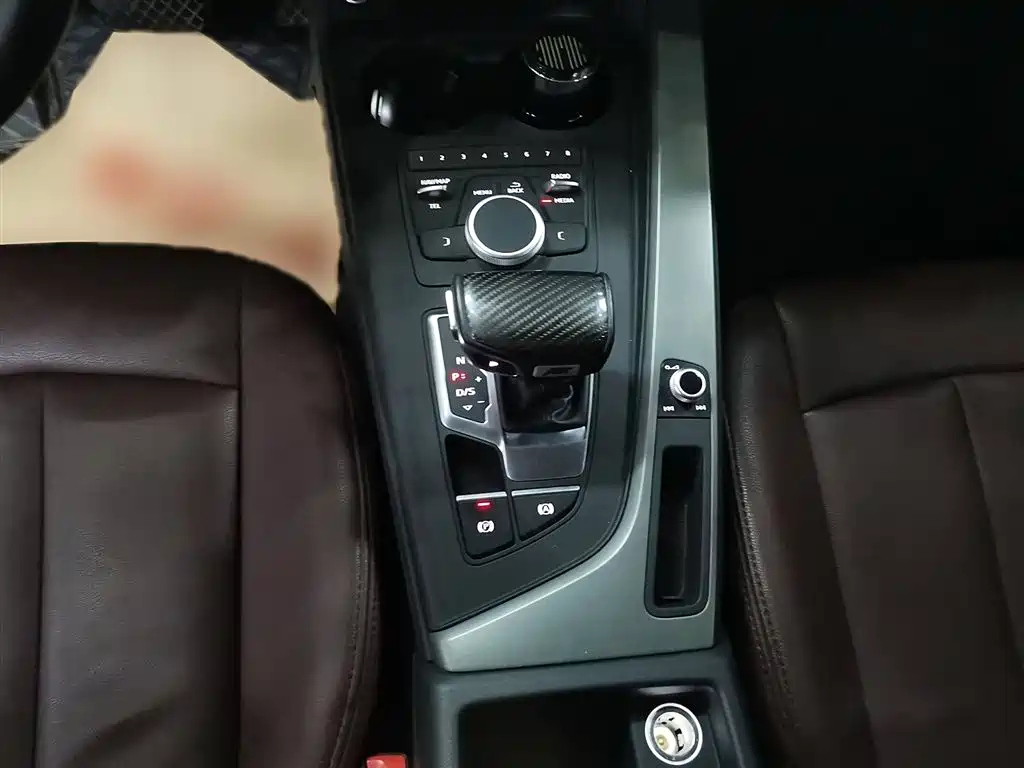 Audi A4L 2019 40 TFSI VI