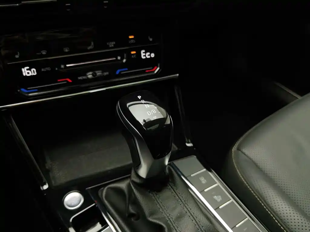 Volkswagen Passat PHEV — миниатюра 13
