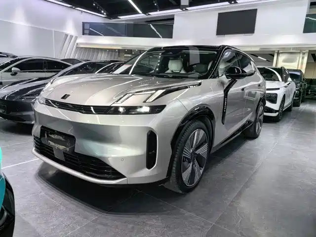 Lynk & Co 08 EM-P
