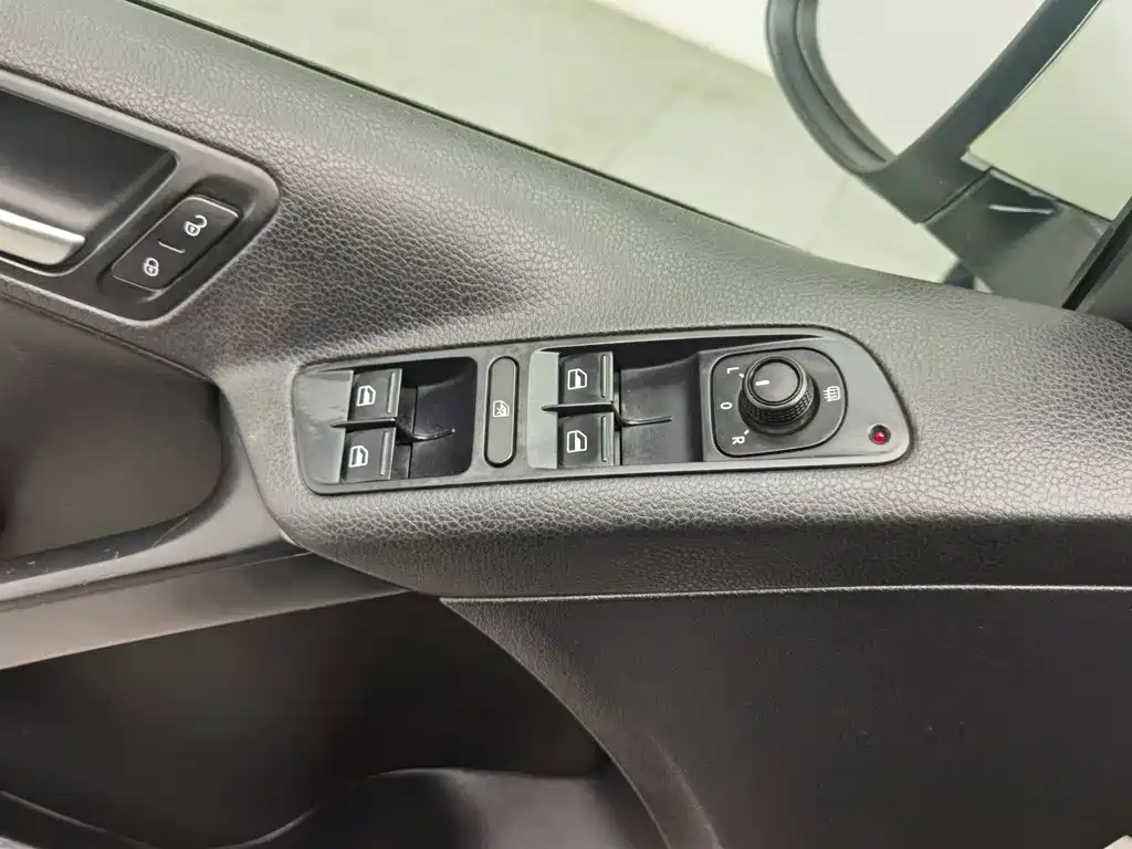 Volkswagen Tiguan — миниатюра 9