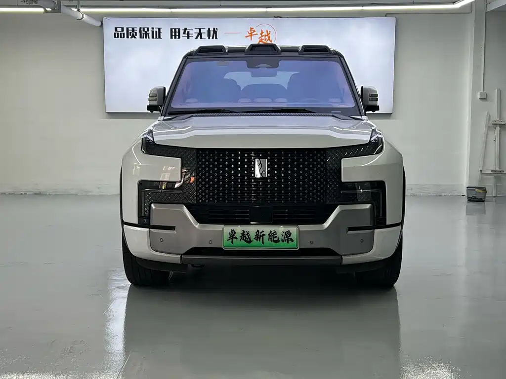 Yangwang Yangwang U8 — миниатюра 2