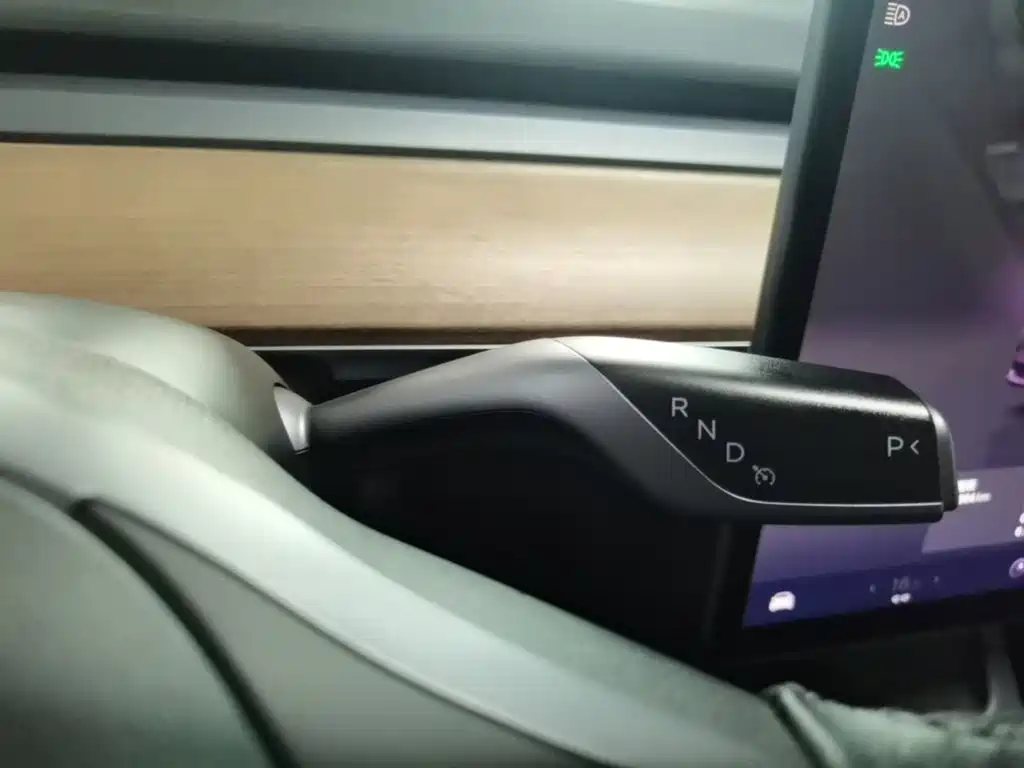 Tesla Model 3 — миниатюра 14