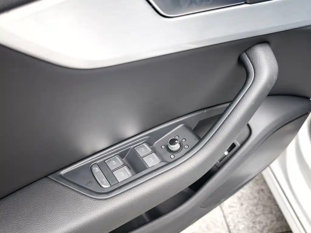 Audi A4L 2025 200 Enjoy 40 TFSI Fashion