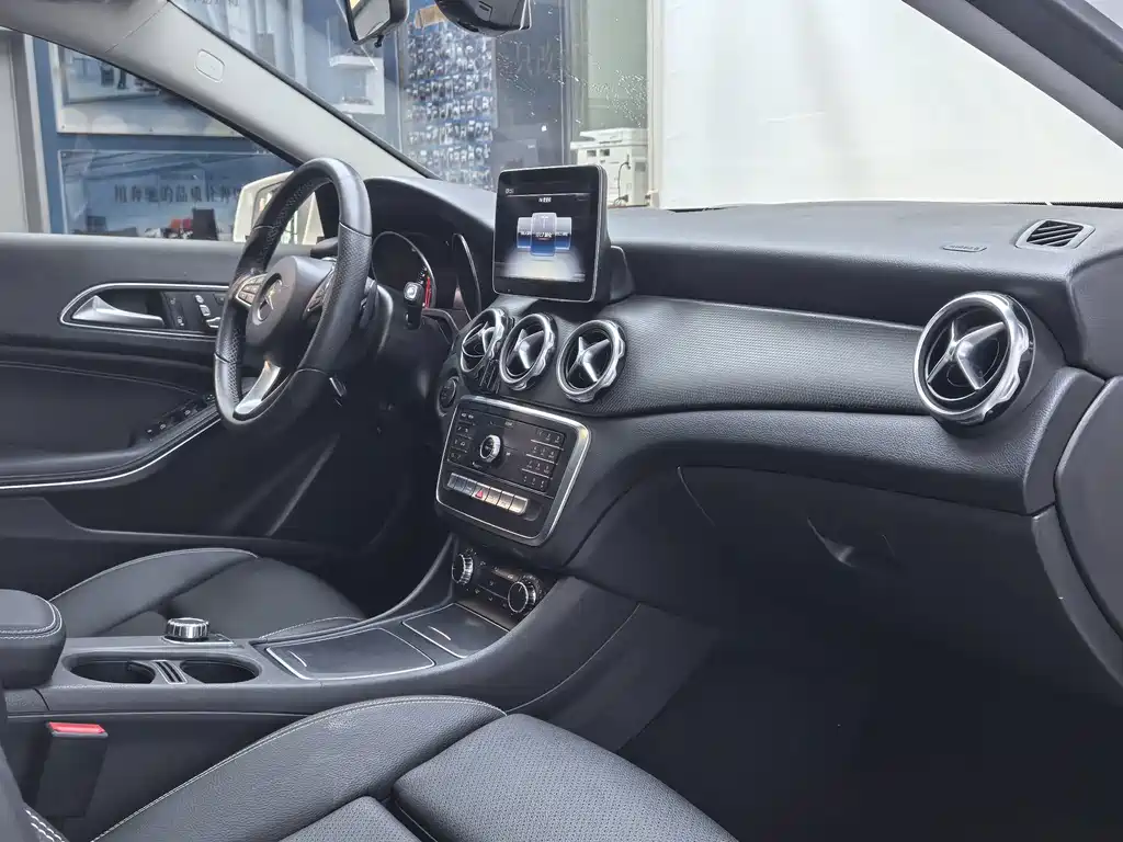 Mercedes-Benz GLA — миниатюра 13