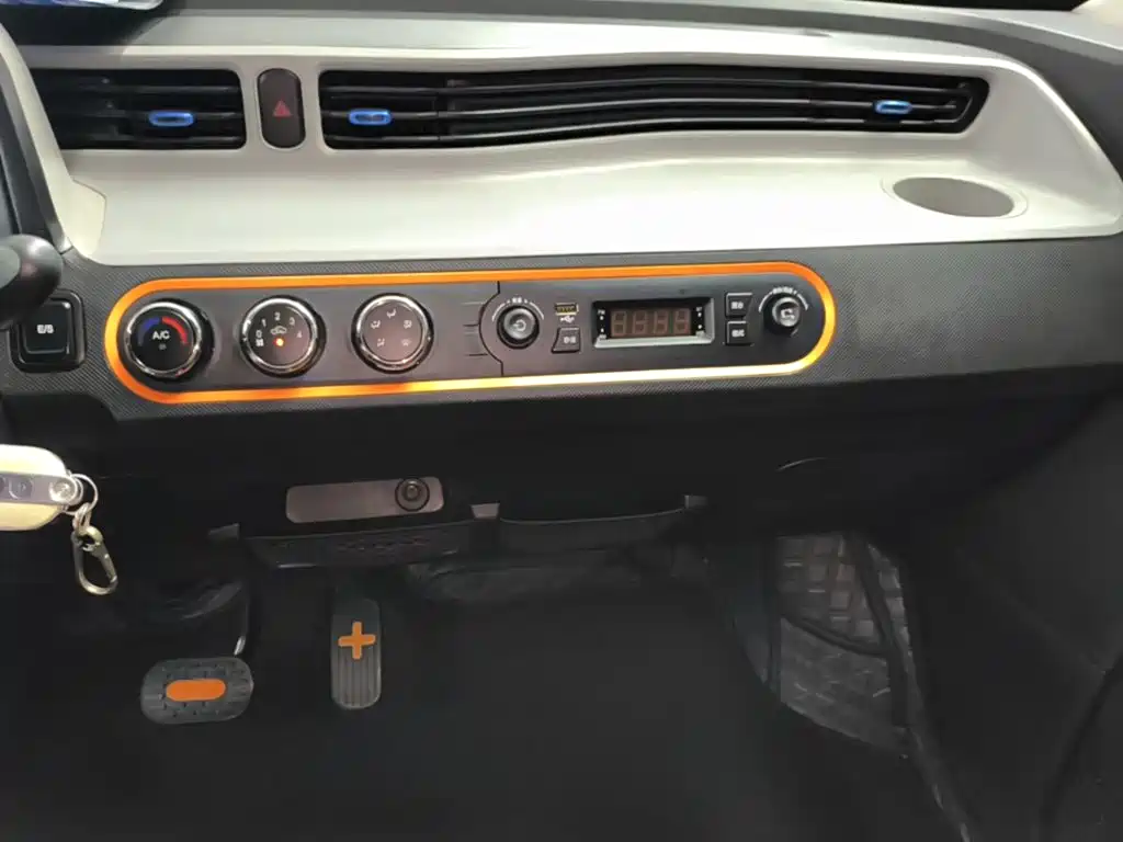 Wuling MINIEV — миниатюра 13