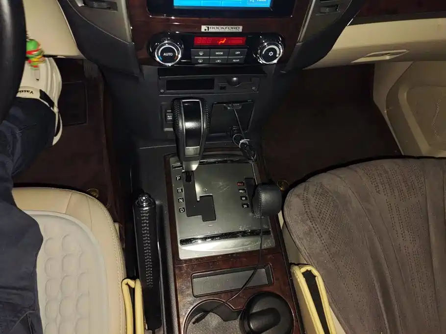 Mitsubishi Pajero (Import) — миниатюра 16