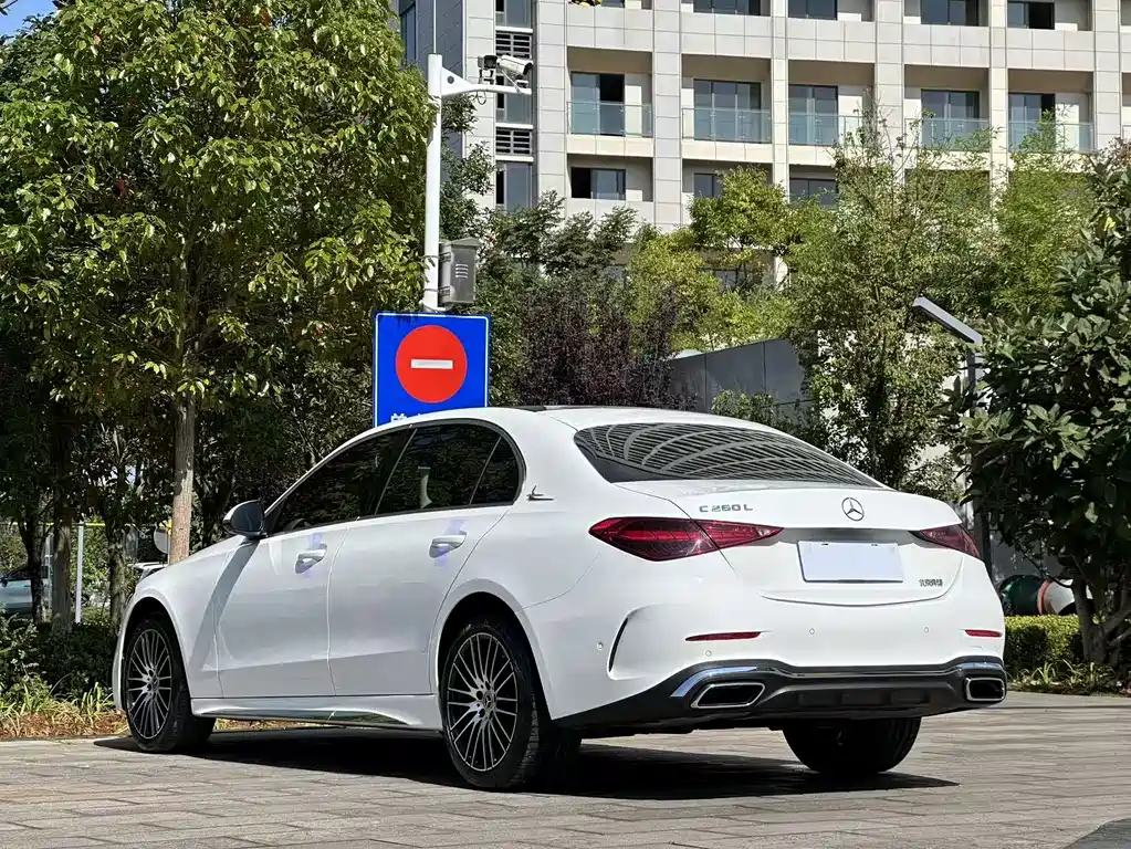 Mercedes-Benz C-Class — миниатюра 7