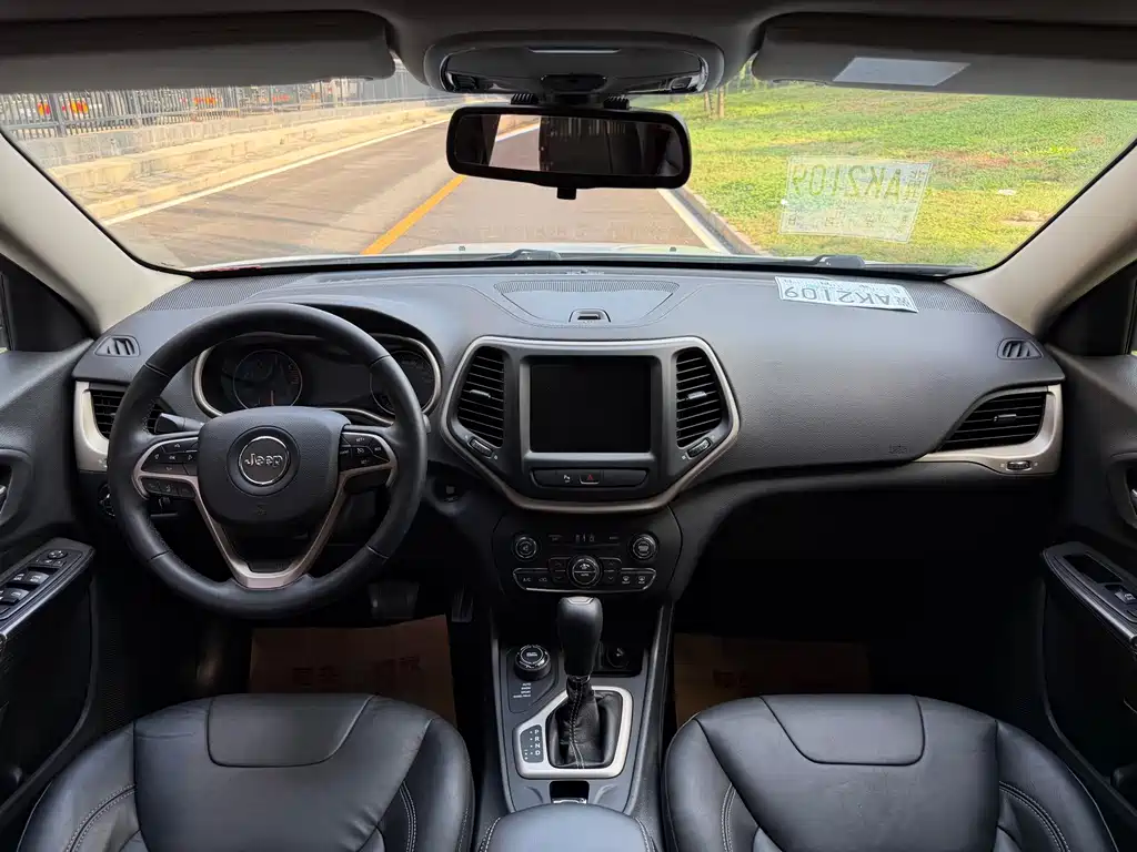 Jeep Cherokee — миниатюра 4